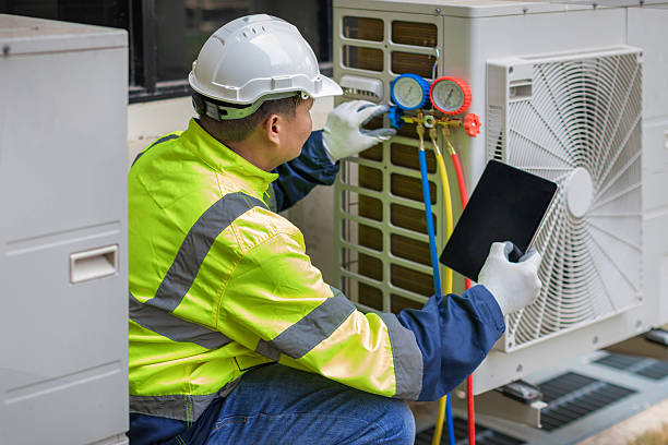 Professional Hvac technician working in Gillespie, IL